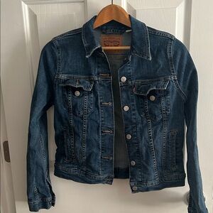 Levi’s denim jacket women M 
Excellent condition New years